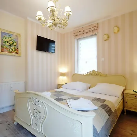 Daire Miodowy Dom Exspanse 2 Lub 3 Z Tarasem I Parkingiem *